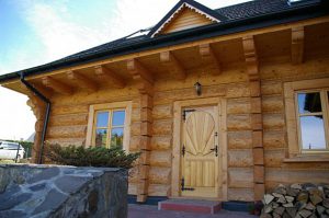Tradycyjne domy z bali drewnianych wciąż są modne Fot. Drewno.pl