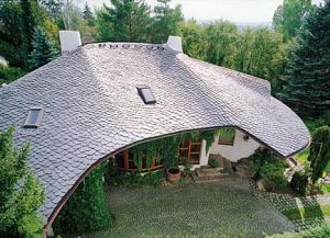 Wyjątkowe dachy wymagają wyjątkowych pokryć. Łupek jako gwarancja ekskluzywności