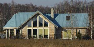 Dachy z blachy – porównanie różnych pokryć dachowych
