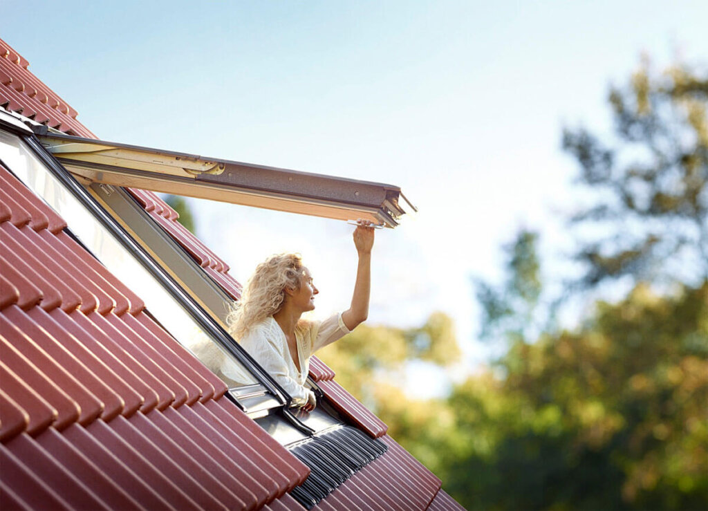 Nowe okna dachowe VELUX – więcej światła i więcej darmowej energii