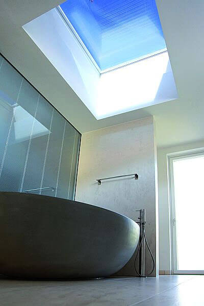 Świetliki szklane Lamilux – nowoczesne i energooszczędne okna do dachów płaskich