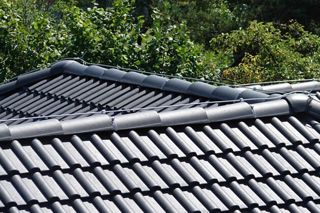 Instalacja odgromowa na dachu – piorunochron