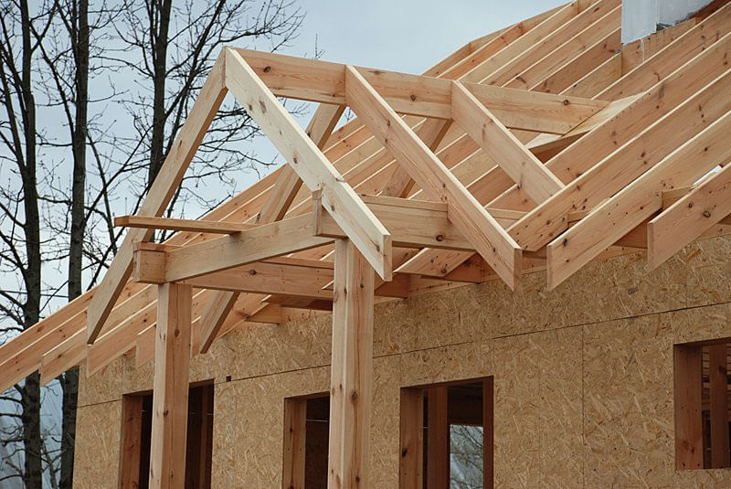 Drewno na więźbę dachową – jak powinna być przygotowana więźba