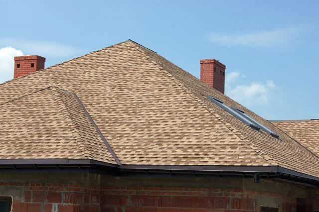 Pokrycia dachowe w niskiej cenie: blacha stalowa i trapezowa, gonty bitumiczne, dachówki betonowe