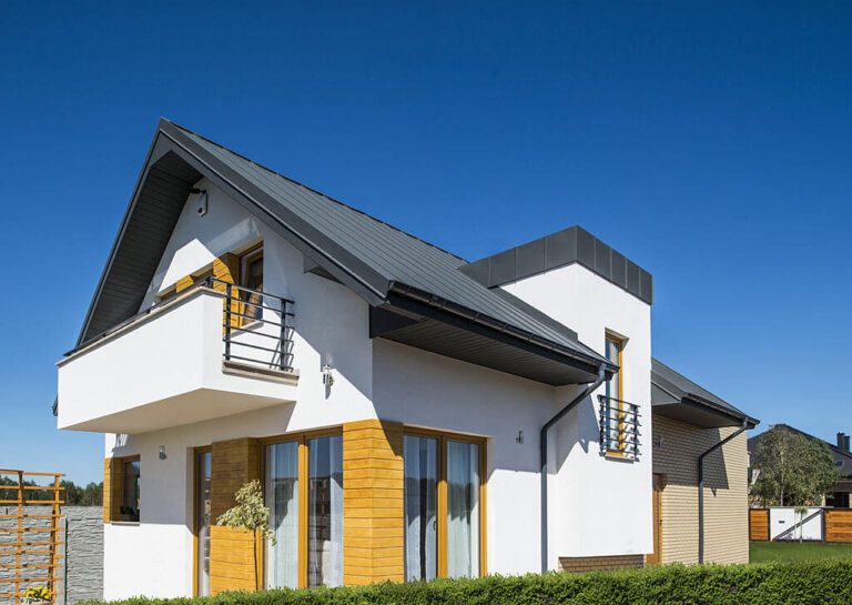 Jak dobrać stalowy dach do naszego domu – kształt i kolor