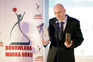Jarosław Kwaśniak  z Brązową Budowlaną Marką  Roku 2014 dla marki Bruk-Bet w kategorii kostka brukowa