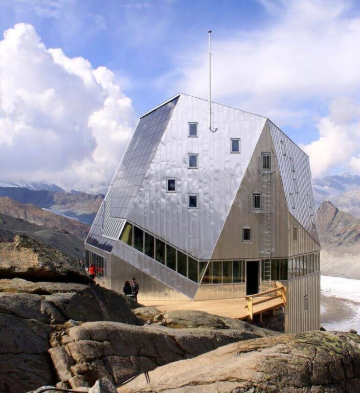 Schronisko górskie Monte Rosa Hut w okolicach miejscowości Zermatt. Fot. Sapa aluminium