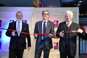 Otwarcie targów Dach+Holz 2016, od lewej:  Karl-Heinz Schneider (Prezes ZVDH), Dieter Dohr (dyrektor GHM) i Peter Aicher (Przew. Holzbau Deutschland)