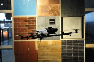 Hala 1, dron firmy Ascending Technologies. 