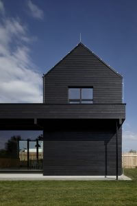 nowoczesna-STODOLA_The-Fence-House_Mjölk-architekti_02