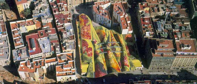 Płytki ceramiczne na dachu targu Santa Caterina w Barcelonie