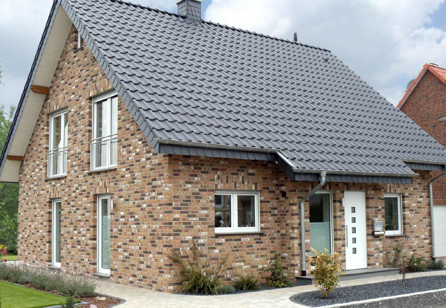 Dachówki ceramiczne - dobieramy do stylu domu i rodzaju dachu