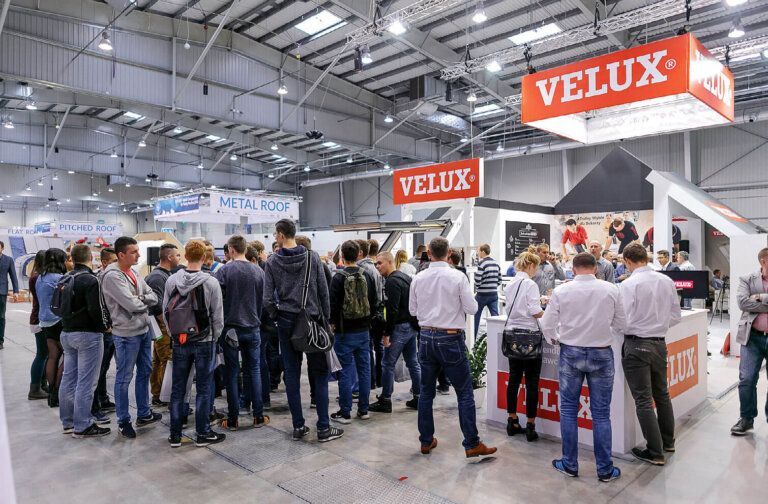 Stoisko firmy VELUX przyciągnęło tłumy gosci – dekarzy, architektów i przedstawicieli branży budowalnej.