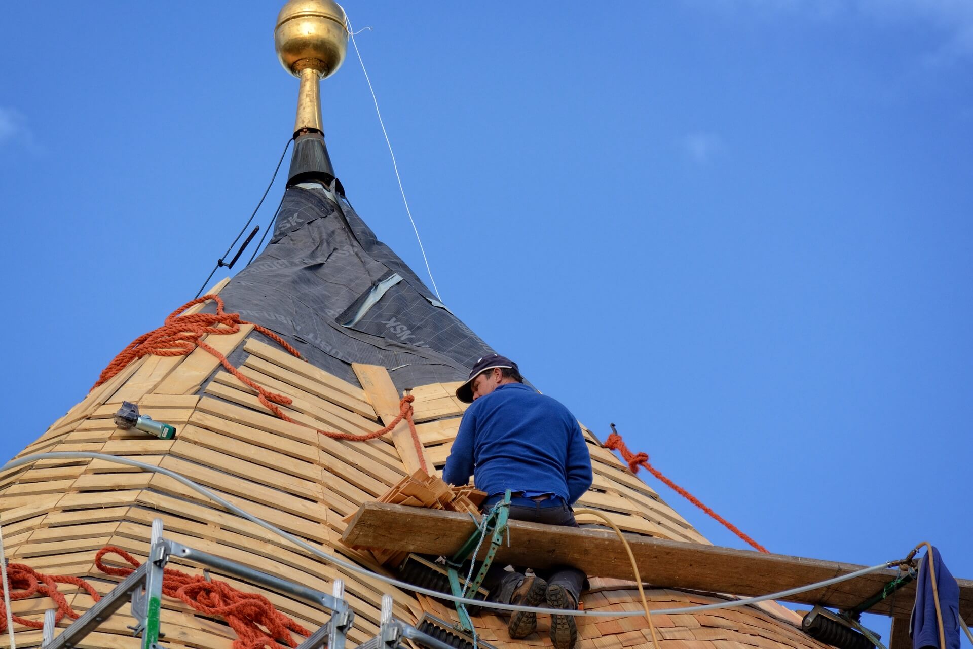 Bezpieczeństwo pracy na dachach - Dekarz i Cieśla