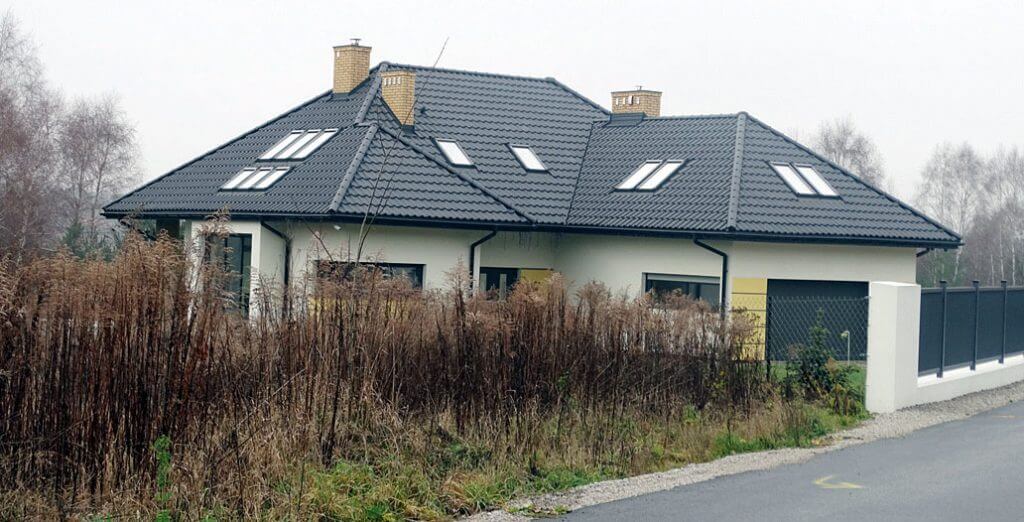 Firma Ciesielstwo – Dekarstwo Rafała Szczepańskiego specjalizuje się w układaniu pokryć dachowych z dachówki