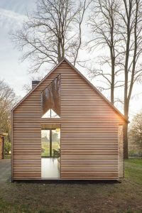 Dom letniskowy ze szkła i drewna, fot. Stijn Poelstra