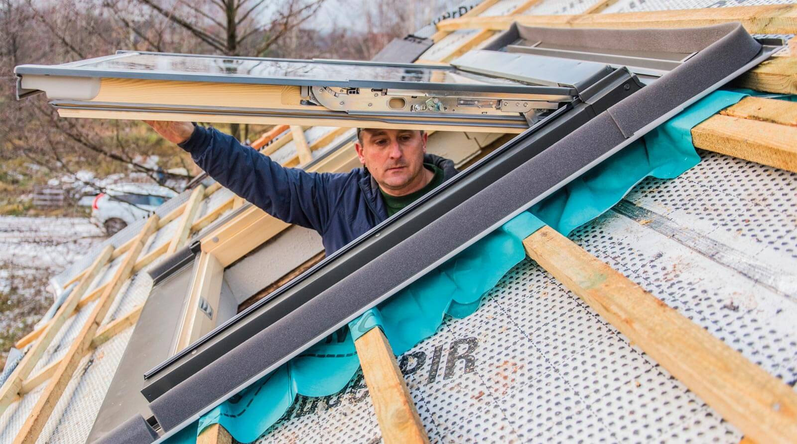 Montaż okna Fakro - Dekarz i Cieśla - serwis dla wykonawców dachów