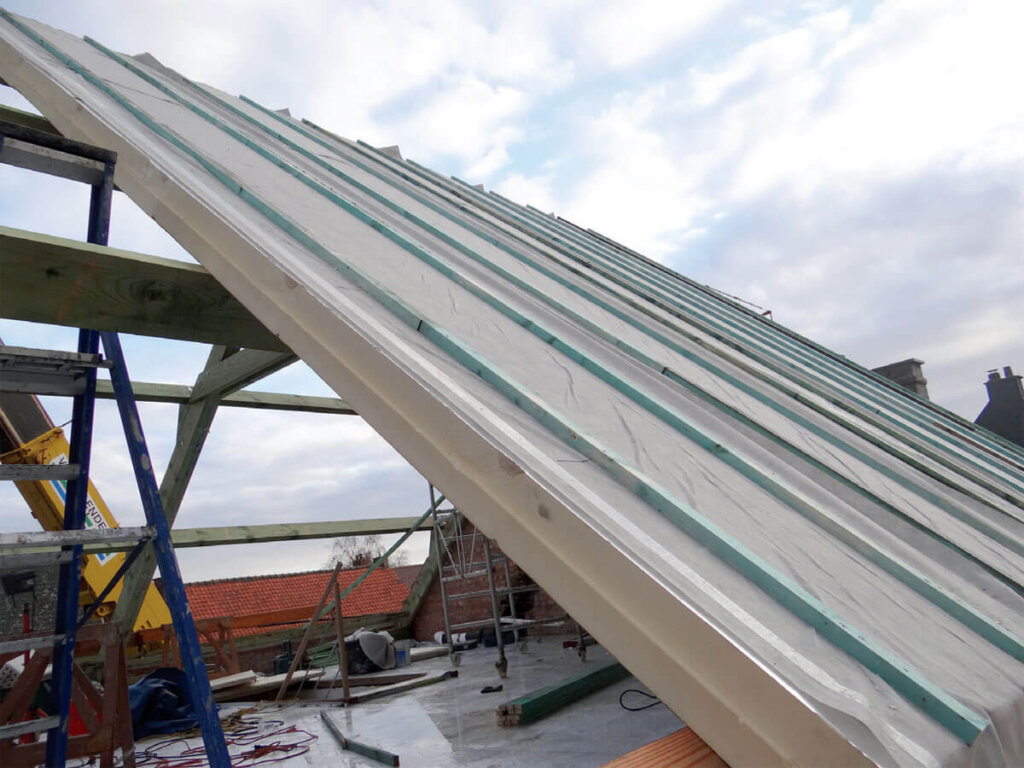 L-Ments firmy Recticel - samonośny izolacyjny panel dachowy