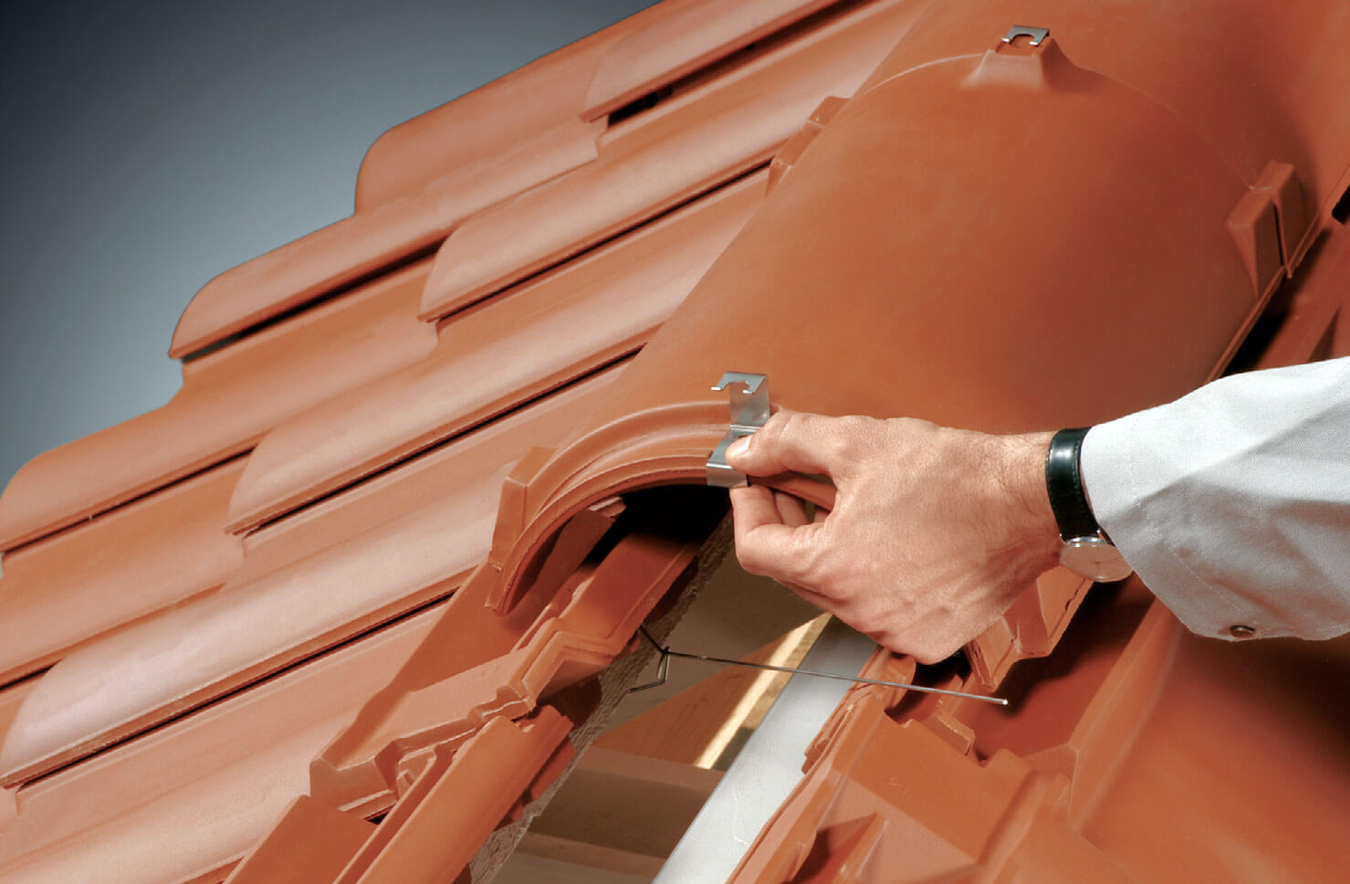 Membrany dachowe i rozwiązania wspierające wentylację dachu – jak je wybrać?