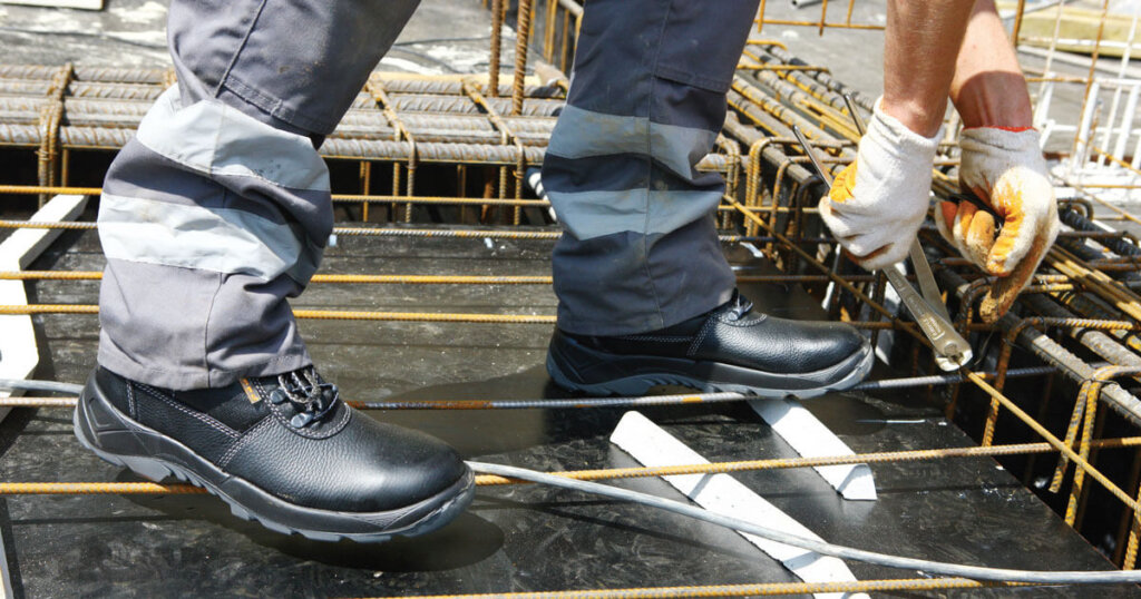 Bezpieczne obuwie do prac dekarskich