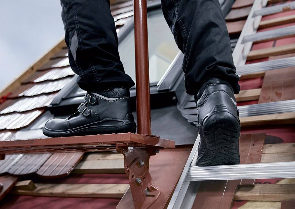 Dzięki „Anderson Roof S3 HI” dekarze mogą bezpiecznie wykonywać swoją pracę. Fot. © ELTEN GmbH