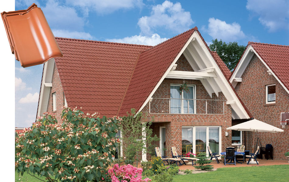 Dach pokryty dachówką ceramiczną MONZAplus miedzianą angobowaną - przesiąkliwość i mrozoodporność dachówek ceramicznych