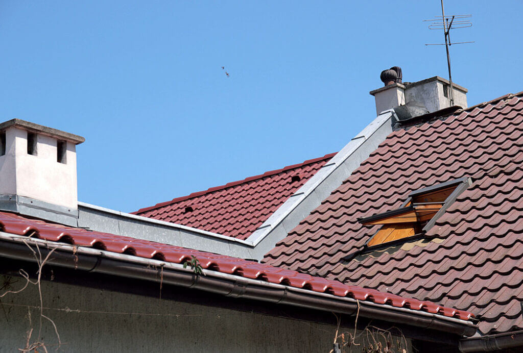 Swobodny przepływ powietrza przez budynek, czyli istota prawidłowej wentylacji dachu