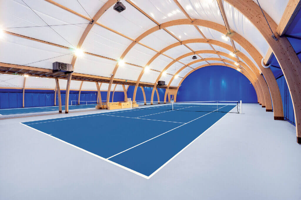 Hala tenisowa gotowa do użytkowania (klub sportowy House of Tennis, Bartąg k. Olsztyna).