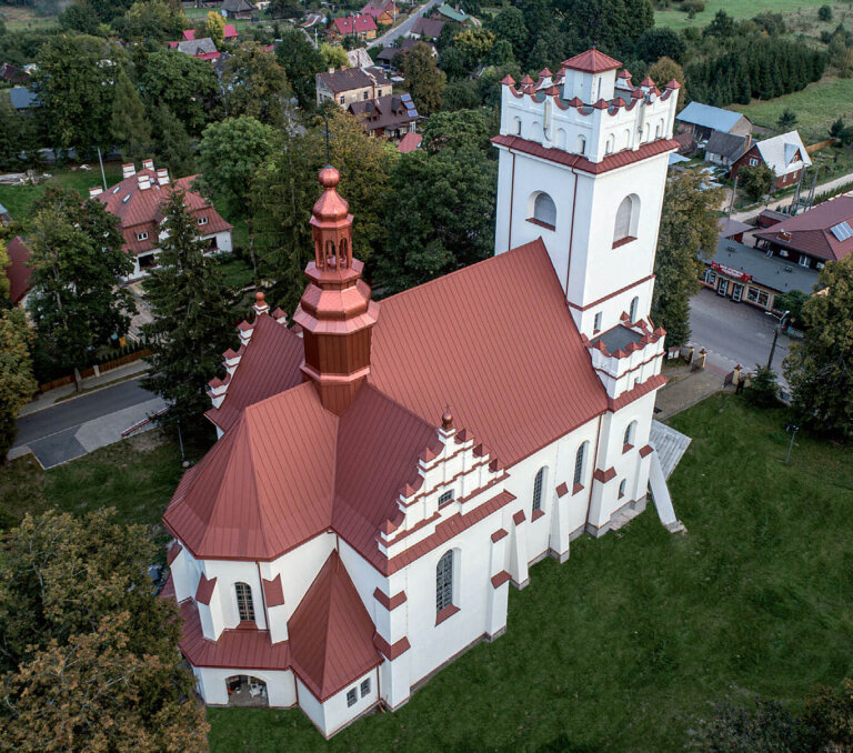 Kościół w Białowieży – wymiana pokrycia wspólnymi siłami