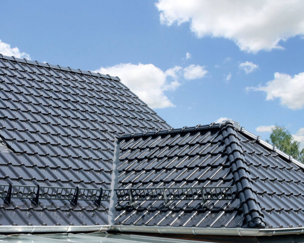 Ile kosztuje dach z pokryciem ceramicznym?