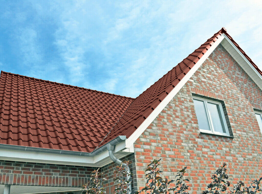 Ile kosztuje dach z pokryciem ceramicznym?