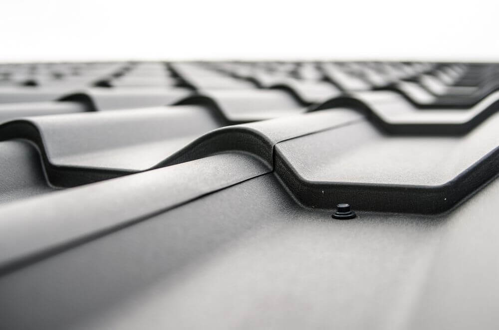 Remont dachu – niezbędne narzędzia dla dekarza