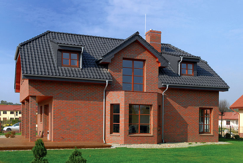 Współczesne dachówki sposobem na długowieczność dachu