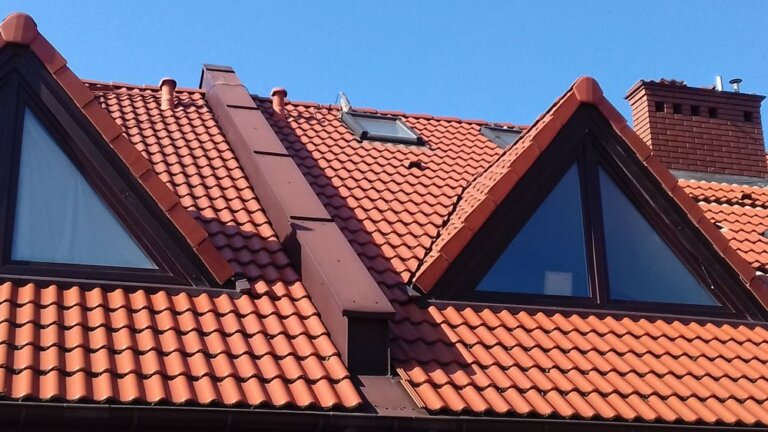 Profesjonalna naprawa dachu w Warszawie